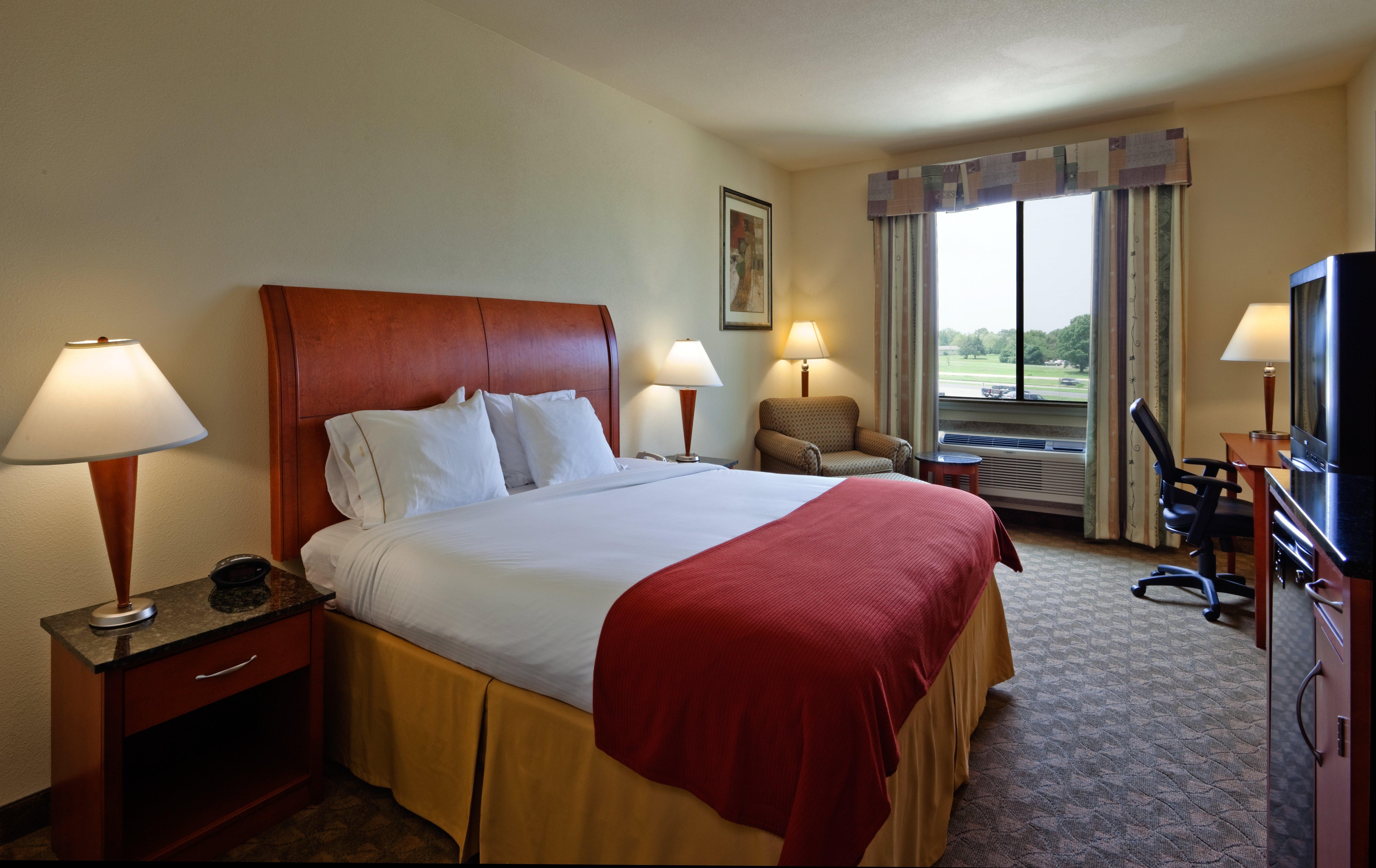 Holiday Inn Express Hotel And Suites Fairfield-North By Ihg Exterior foto